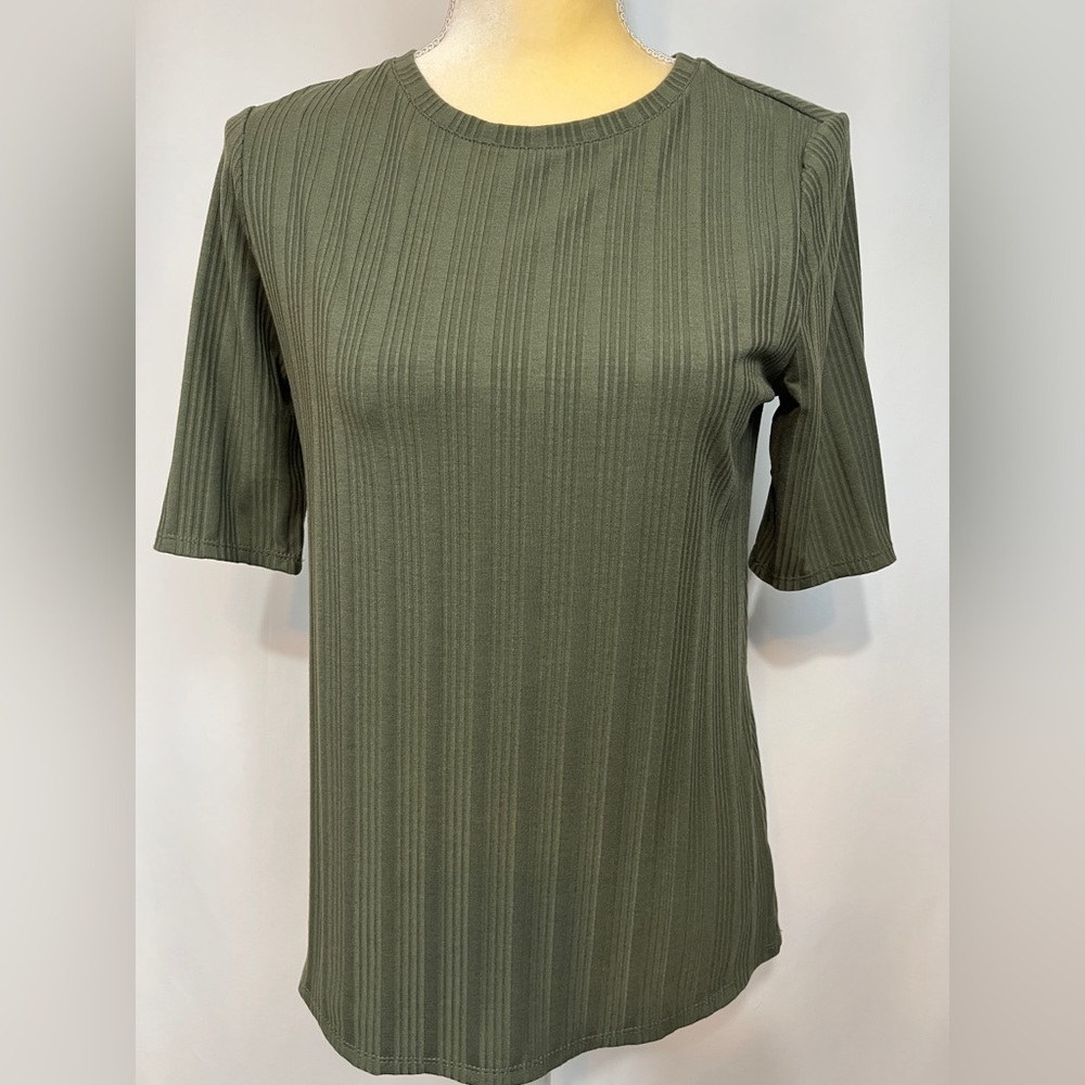 NWOT. Nine West Army Green Small Short Sleeve Blouse.